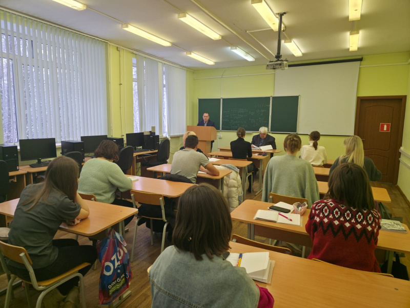 В Лужском институте (филиале) состоялся круглый стол «Актуальные проблемы современной экономики»
